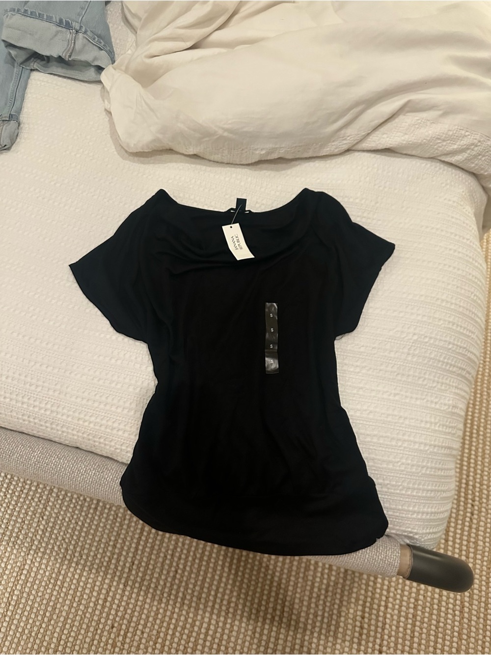 Banana Republic Black Short-Sleeve Scoop Neck Tee